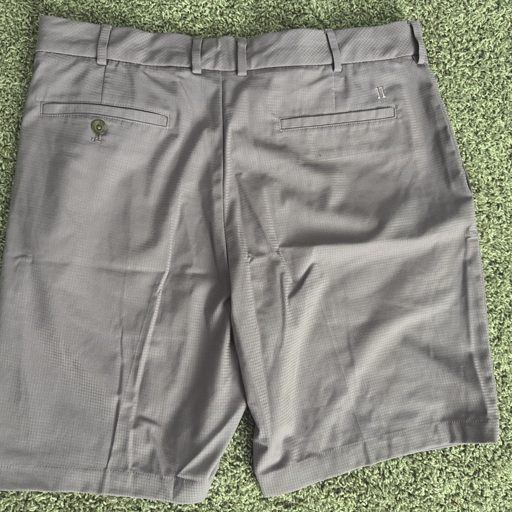 Walter Hagan Men’s size 36 lavender shorts! Like New!